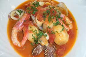 里芋と魚介の具沢山トマトスープ